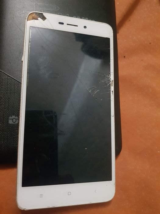 Телефоны Redmi а4 и 4x(под встановление либо запчастин)