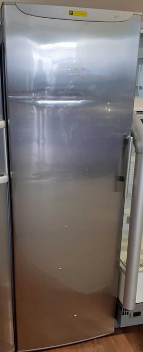 Congelador Vertical No Frost Hotpoint Ariston