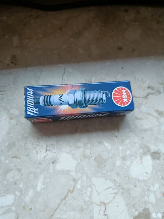 Sprzedam nową świece irydowa.