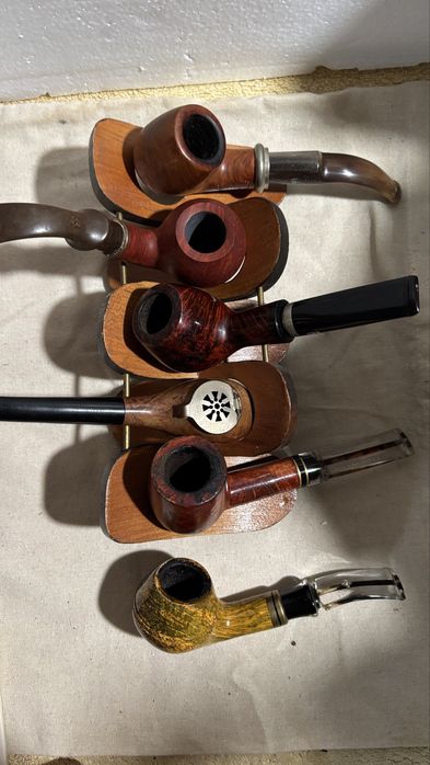 Lindos cachimbos com suporte em madeira