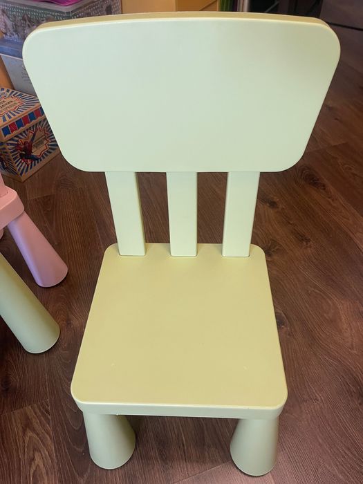 Стол Икеа детский +3 стульчика