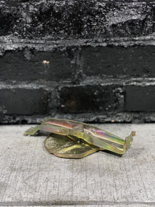 Кріплення АКБ БМВ Е46