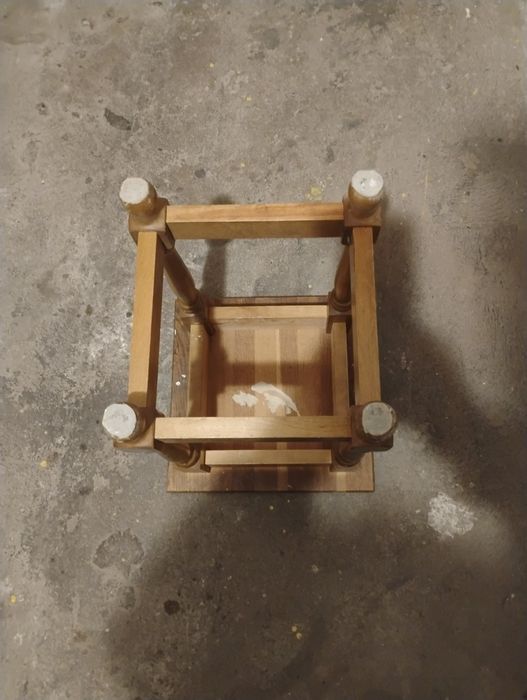 Drewniany taboret