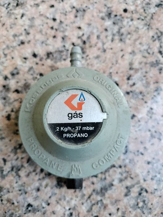 Redutores de pressão para garrafas de gás butano ou propano.