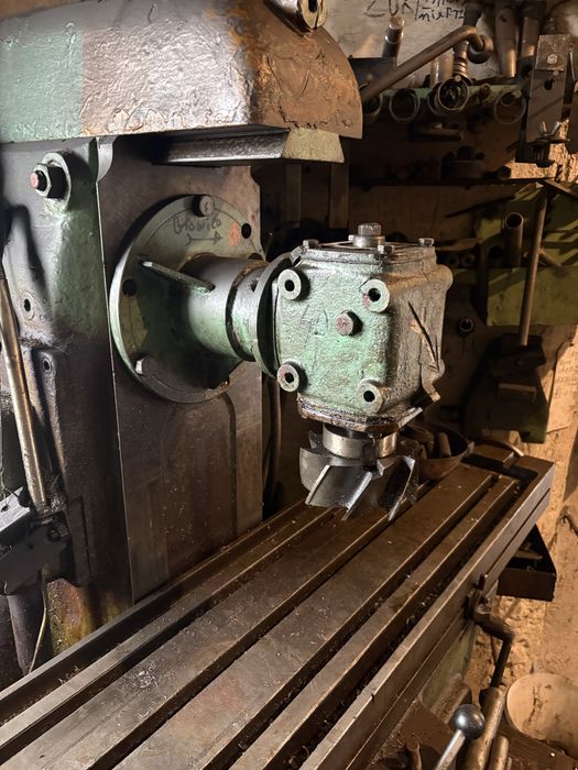 Frezarka oraz tokarnia do obróbki metalu