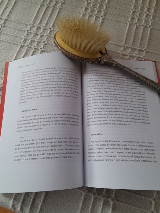 Livro"RRR" de Miguel Angelo.Oficina do livro.