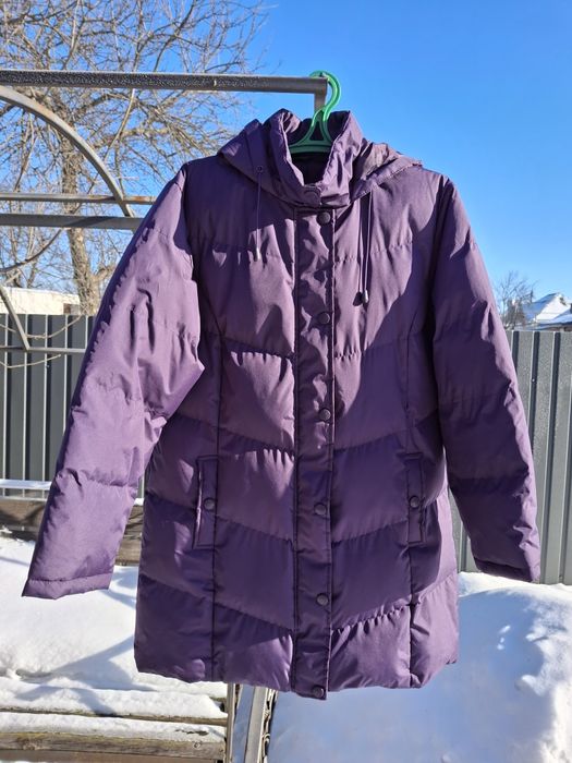 Куртка насиченого фіолетового кольору, розмір L, заміри в описі.