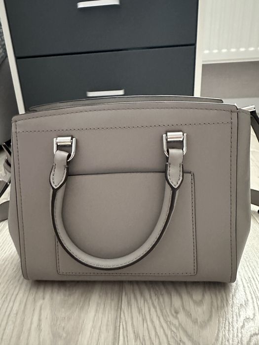 Продам жіночу шкіряну сумку Michael    Kors
