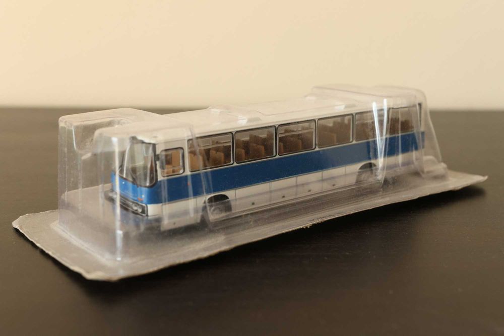 Ikarus 256 autobus biało-niebieski 1:72 DeAgostini Kultowe Autobusy PRL model
