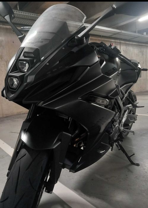 Suzuki gsx 8r como nova