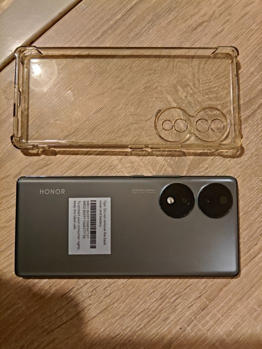 Honor 70 w kolorze Emerald Green