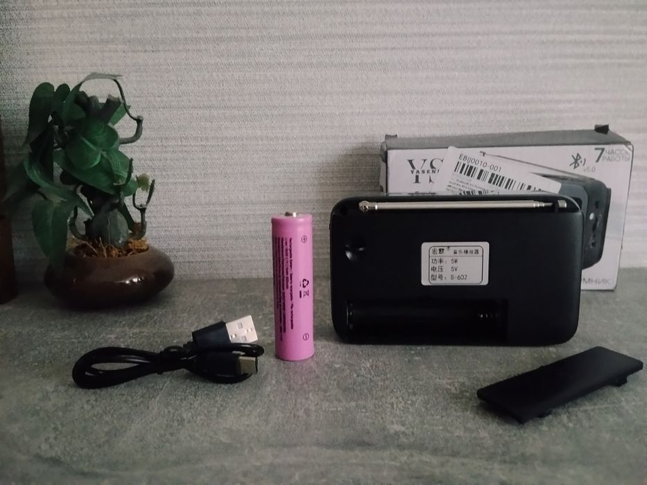 Якісне FM радіо, акум 18650, Type-C, MP3, Bluetooth, ліхтарик