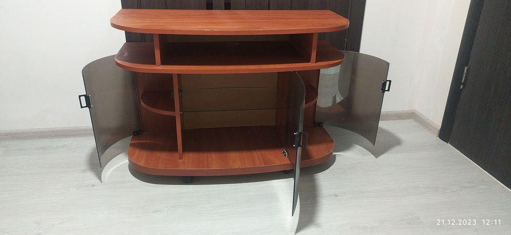 Тумбочка під телевізор