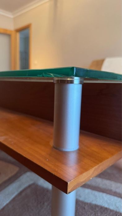 Mesa de sala e bancos