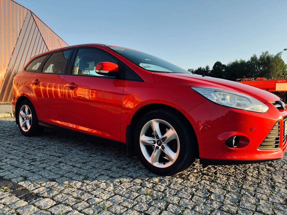 Ford Focus Ford Focus MK3 1.6 TDCI Trend Kombi | BLIS | SYNC | 2 kpl. opon | 2014