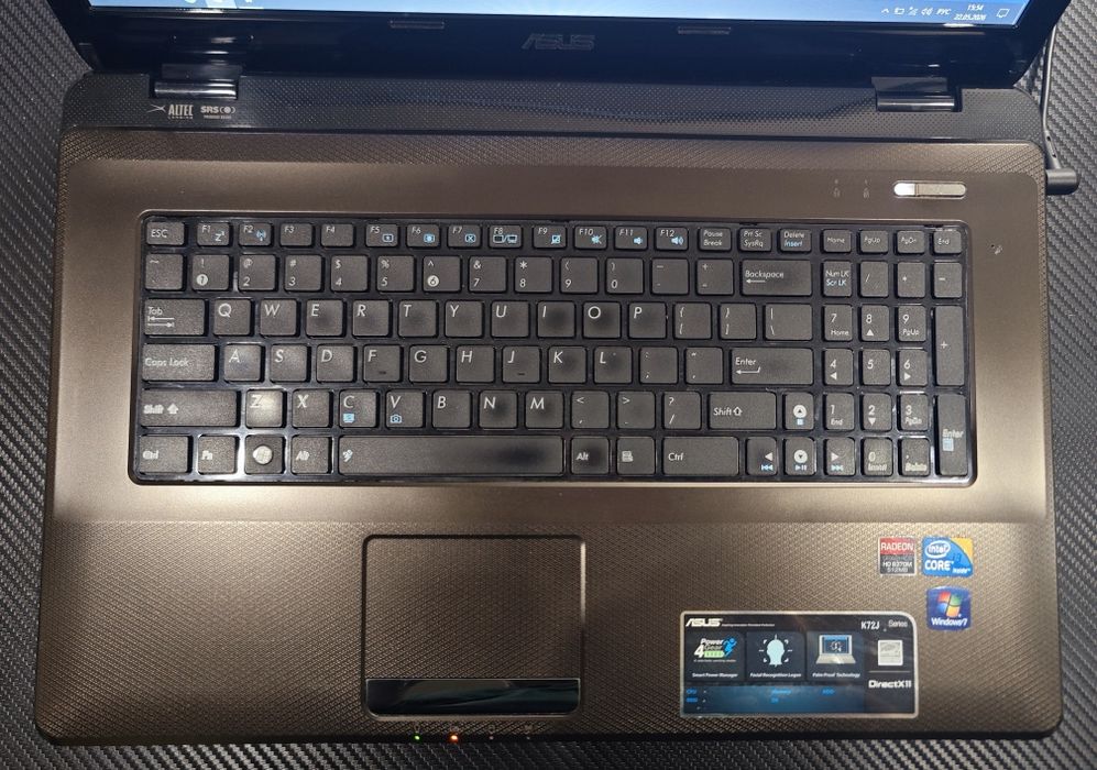 Laptop 17.3 cala ASUS K72 (Intel i3 / 6GB RAM / Radeon / Win10)