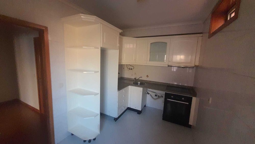 ALUGO T1 com Garagem perto do Metro de Santo Ovídio