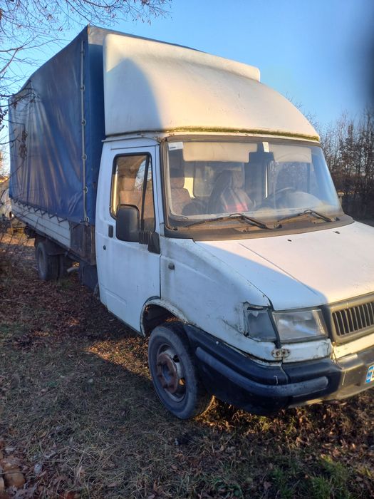 Продам бус потребує зварки