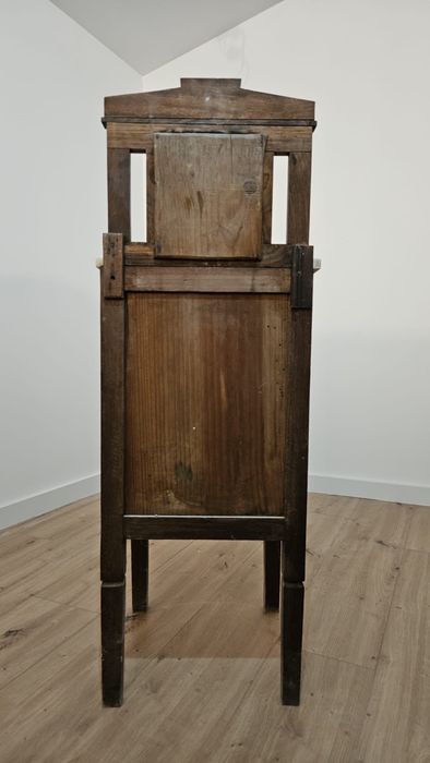 Mesa de Cabeceira Antiga