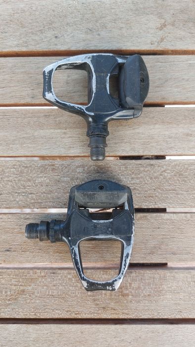 Pedais Shimano estrada R450