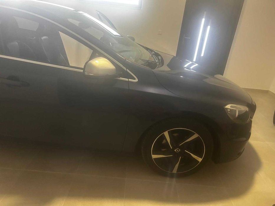 Volvo V40 R desegin — photo 2
