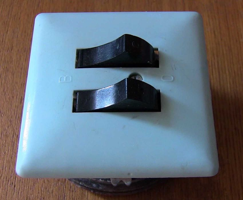 Выключатель СССР двухклавишный. рабочий (не китай!)