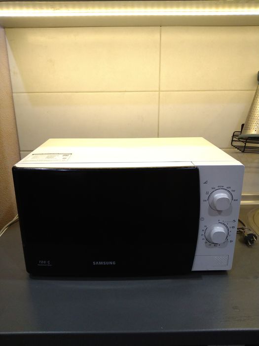 Микроволновая печь Samsung ME 81 KRW