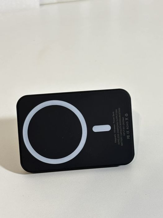 Magnetyczny Powerbank z Ładowaniem Bezprzewodowym