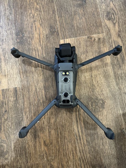 Dji mavic 3 мавік 3 чудовий стан 7 годин нальоту + батарея пропи