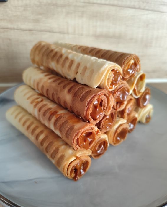 Трубочки, горішки, печиво Мадлен