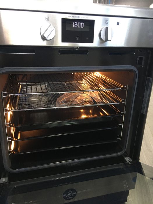 Нова Індукційна електрична плита Electrolux 220-380 Вт