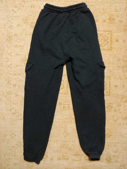 Damskie spodnie dresowe cargo Adidas