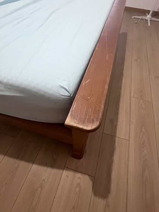 Cama e mesas de cabeceira a combinar - Madeira maciça (usada)