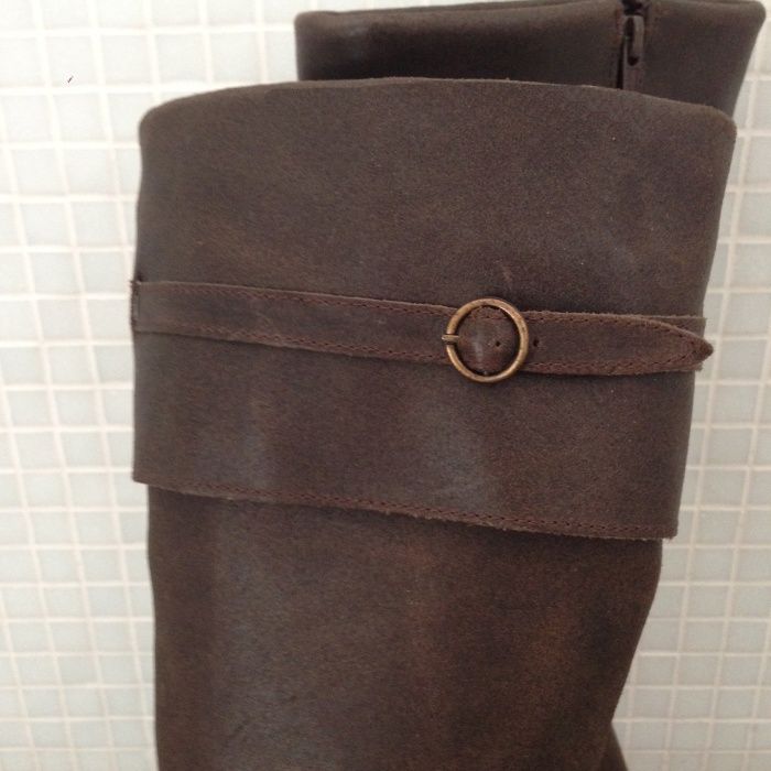Botas em pele, em bom estado