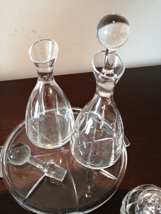 Galheteiro de cristal com saleiro e pimenteiro
