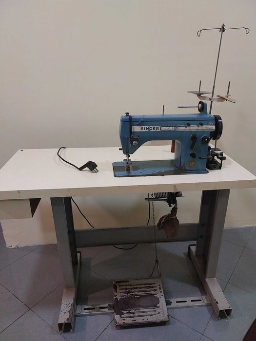 Máquina de Costura Singer