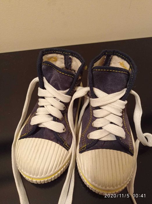 sapatilhas 24 / sapatos 25