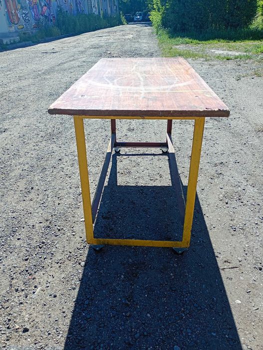 Stół warsztatowy z mini kółkami o wymiarach: 114*50*60cm