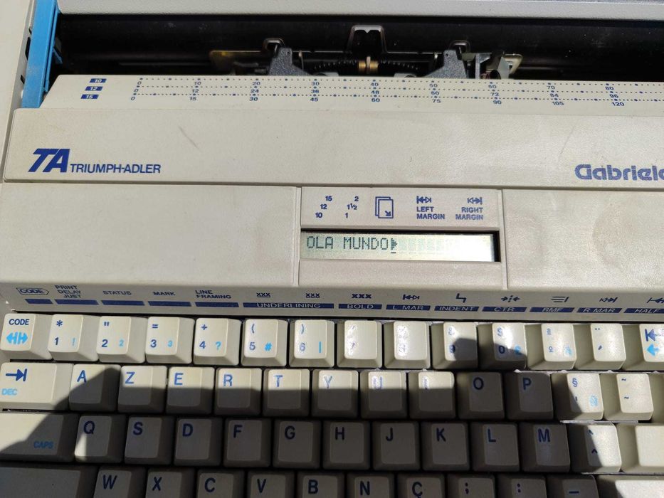 Máquina de Escrever Triumph Hadler Gabriele 100DS como nova
