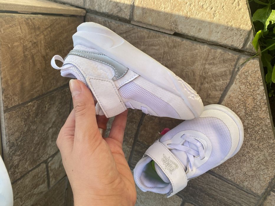 Кросівки білі nike