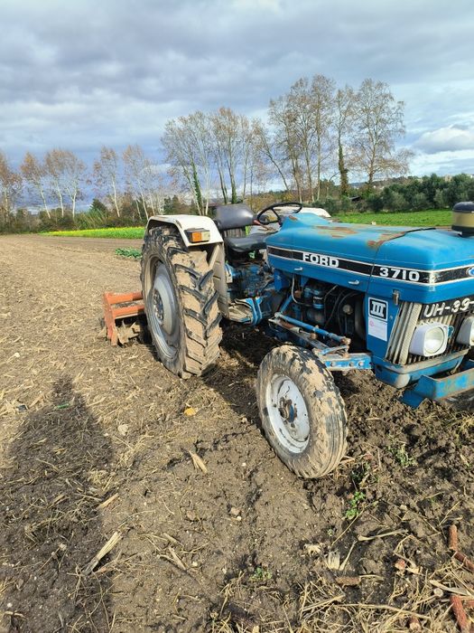 Trator Ford 3710