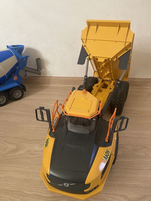 Самоскид самосвал брудер чудовий подарунок ідеальний новий стан