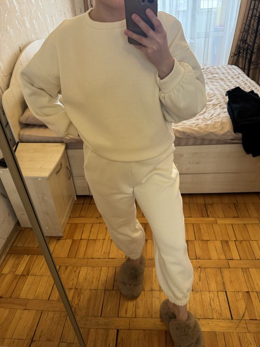 Молочний спортивний кослюм reserved