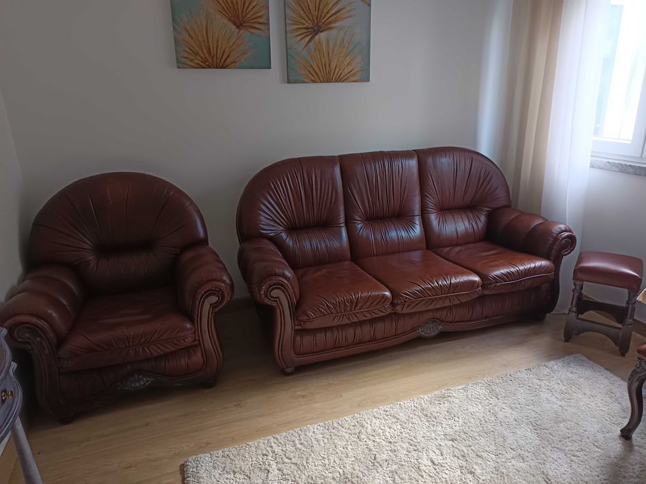 Sofás + banco em Pele verdadeira em ótimo estado