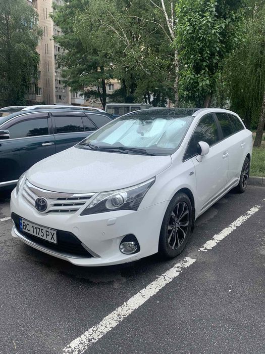 ТОЙОТА Авенсіс 2012