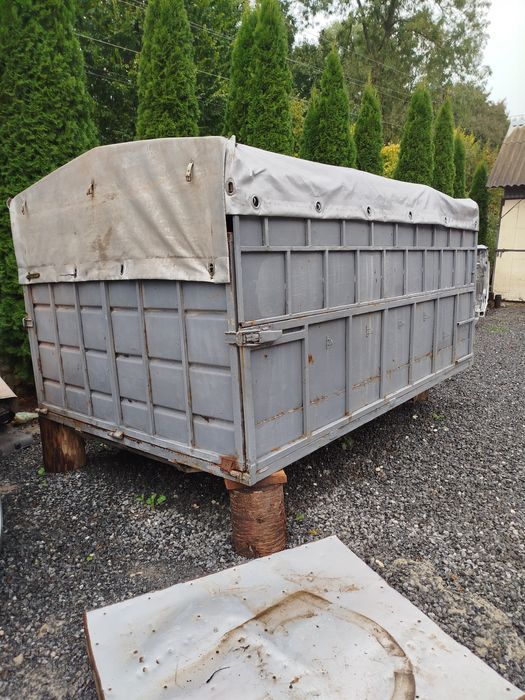 Продам кузов металевий з тентом.