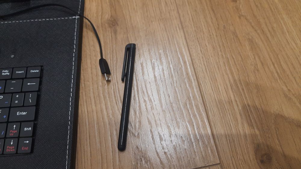 Etui na tablet z klawiaturą firmy overmax