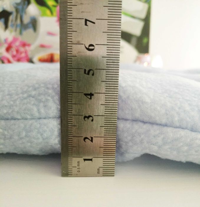 Блакитна лежанка для котів та маленьких собак