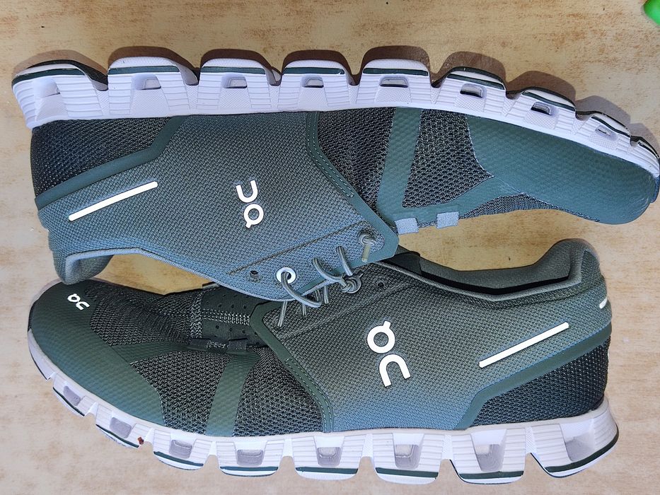 Кросівки для бігу і тренувань