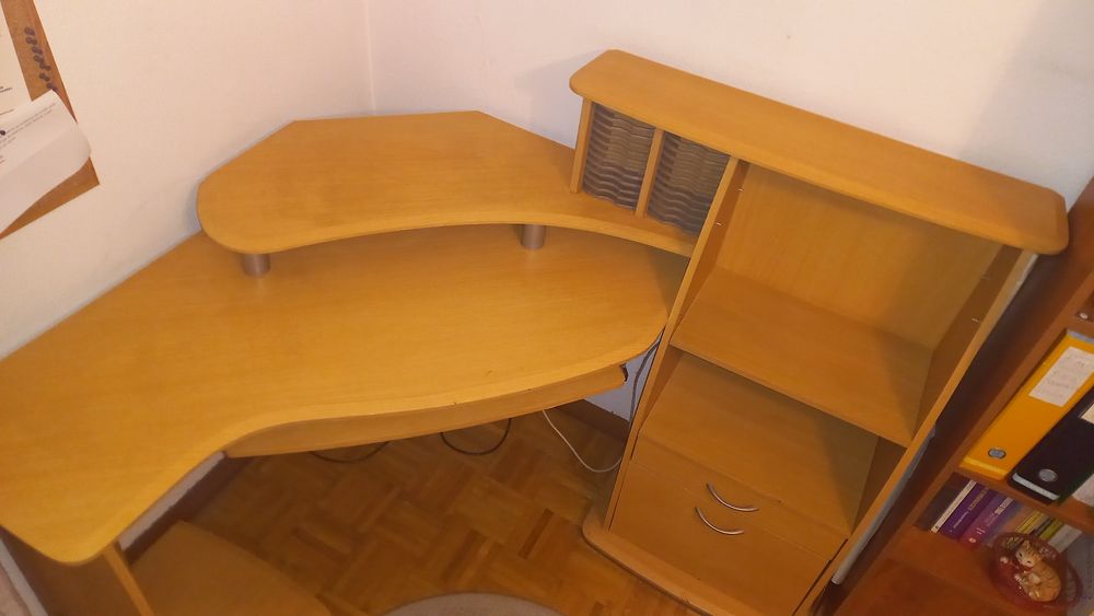 Secretária de canto